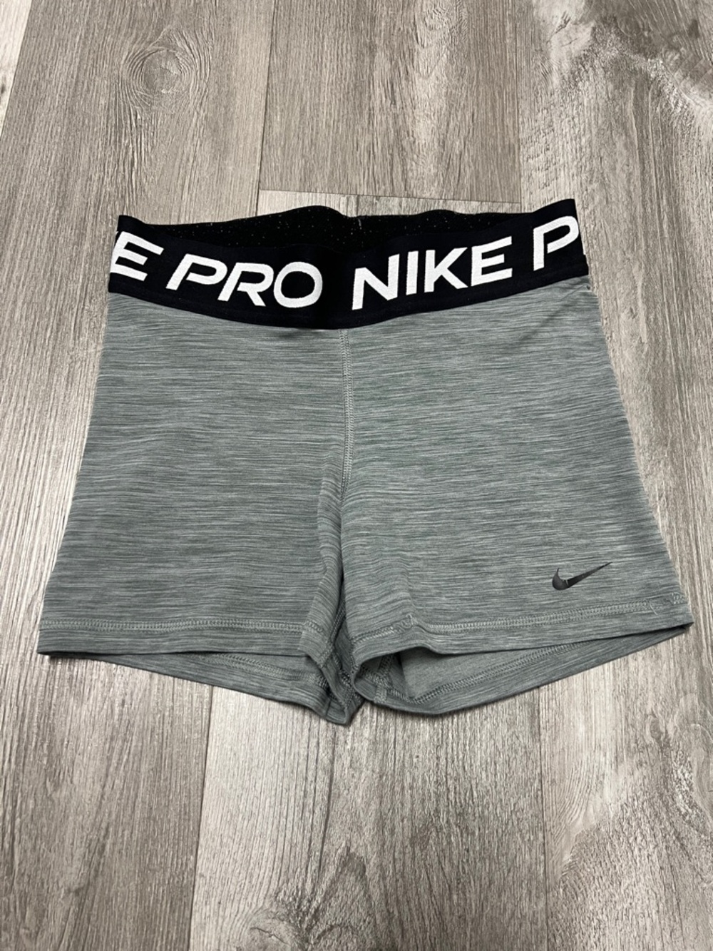 Nike Pro Women's Heathered Gray Athletic Shorts / Size S